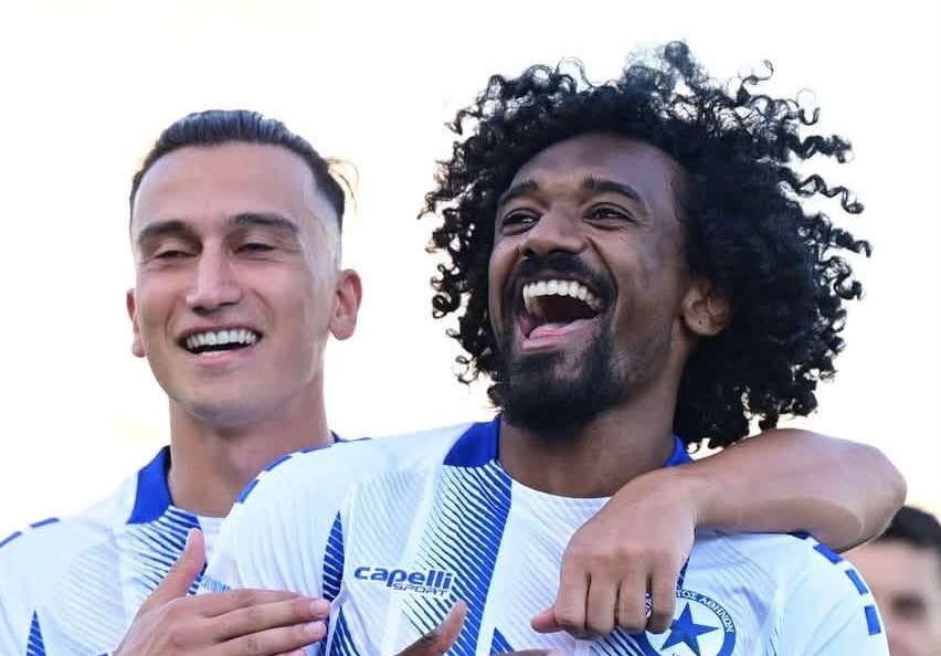 اليونان: التحول المذهل لسامويل موتوسامي، لاعب الوسط الدفاعي الذي أصبح هدافاً!
