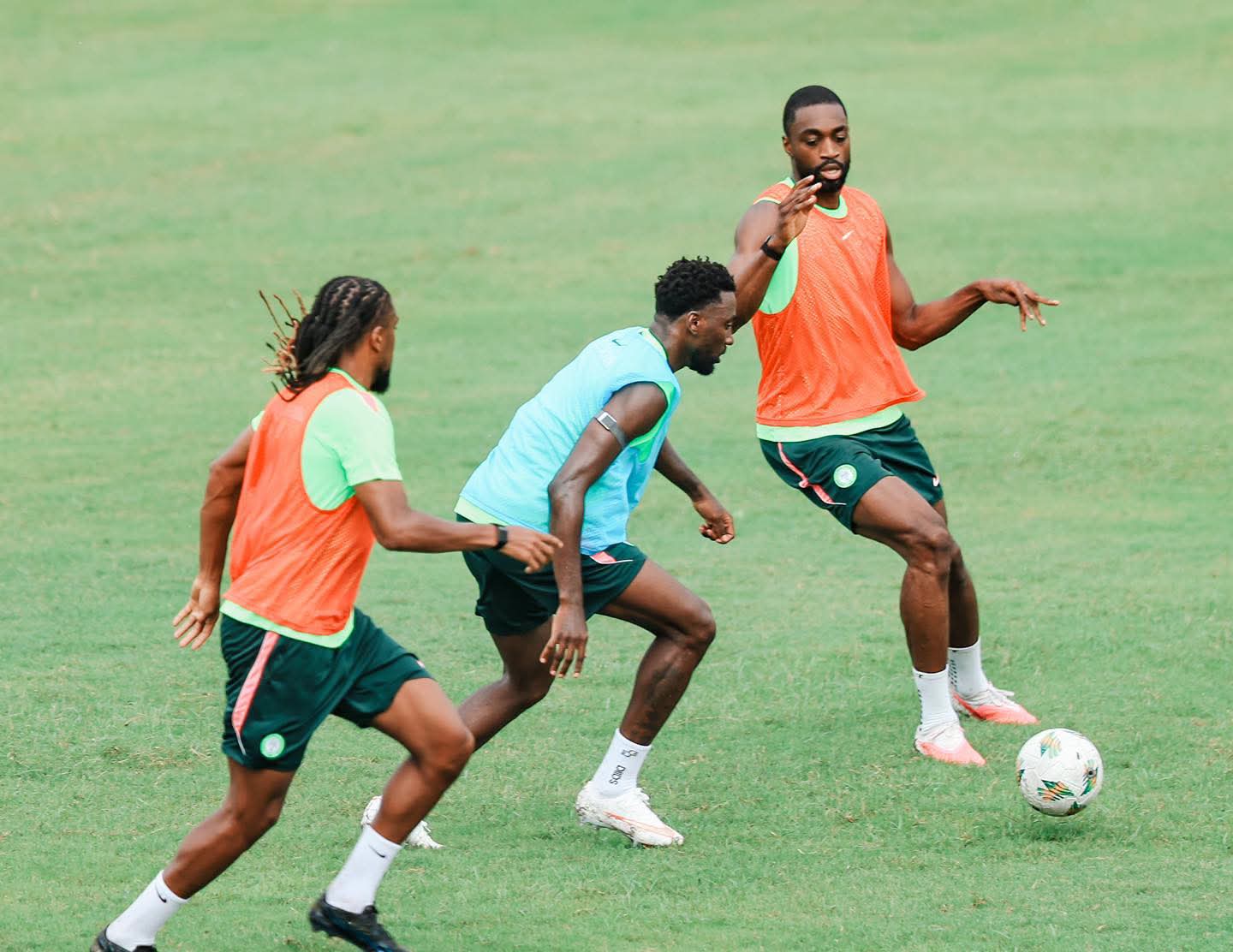 Eliminatoires CAN 2027 : la Guinée-Bissau est en tête face au Nigeria avec un score de 1-0 à la pause.