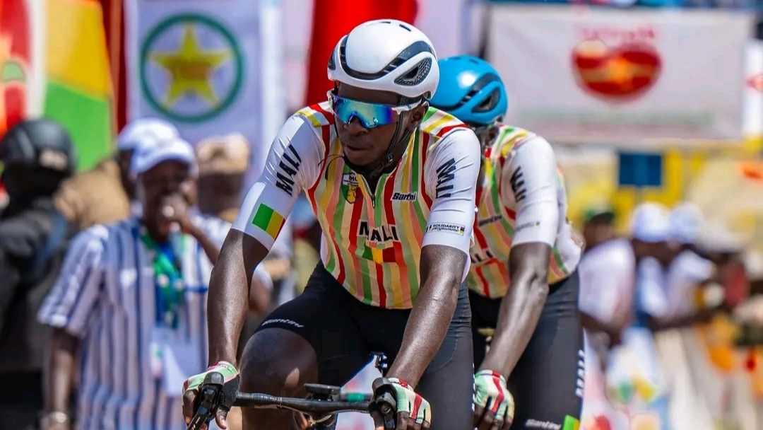 Tour du Faso 2026 : le Mali positionne quatre cyclistes parmi les trente premiers après la première étape.