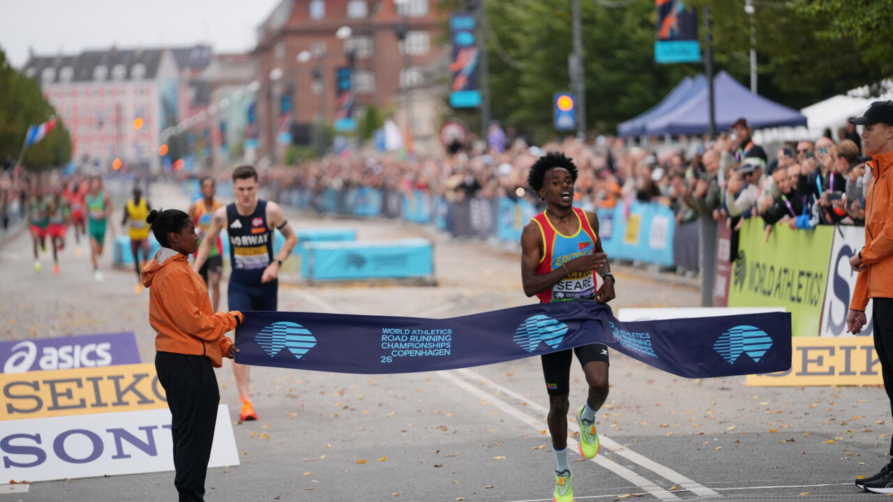 Athletics: Eritrean Dawit Seare crowned world champion in the 5 km after a spectacular final sprint.