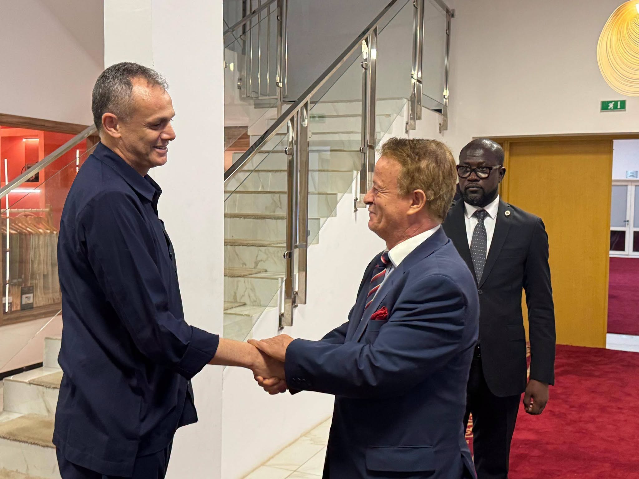 Hamad arrive à Dakar pour participer aux Jeux olympiques de la jeunesse