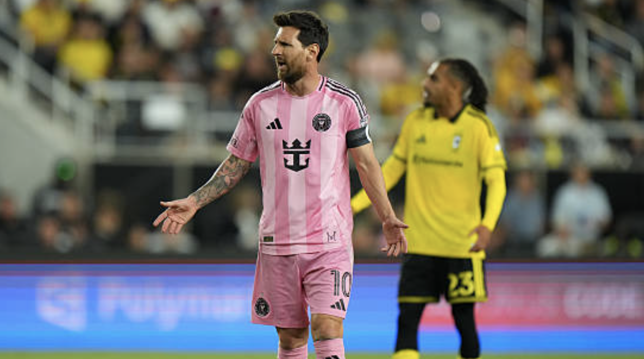 Verts : Farsi triomphe contre Messi qui inscrit un but incroyable ! (vidéo)