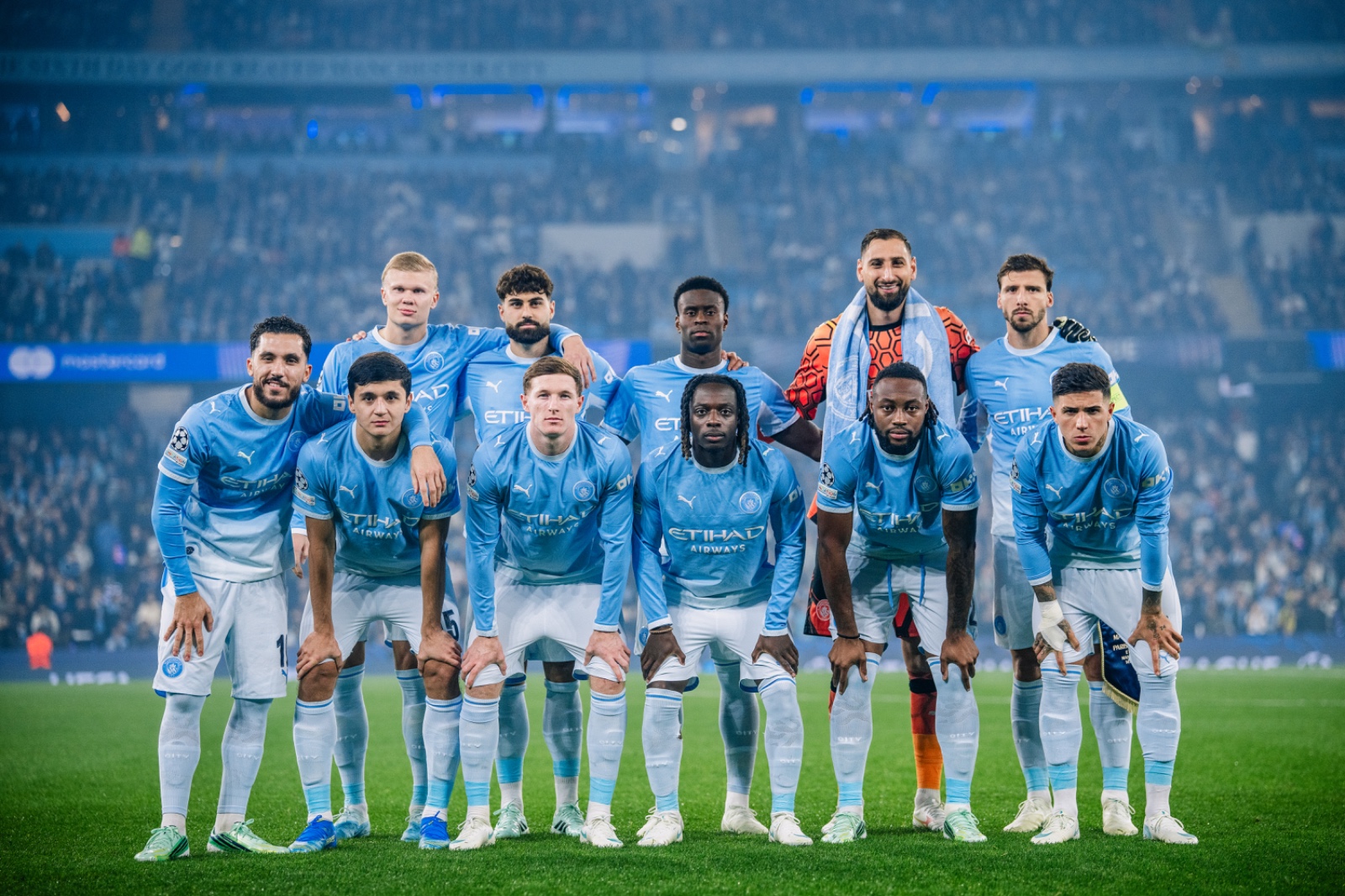 Ligue des champions de l'UEFA : Haaland incertain, Ndiaye et Zini dans le onze de départ, les alignements envisagés pour Manchester City contre AEK Athènes.