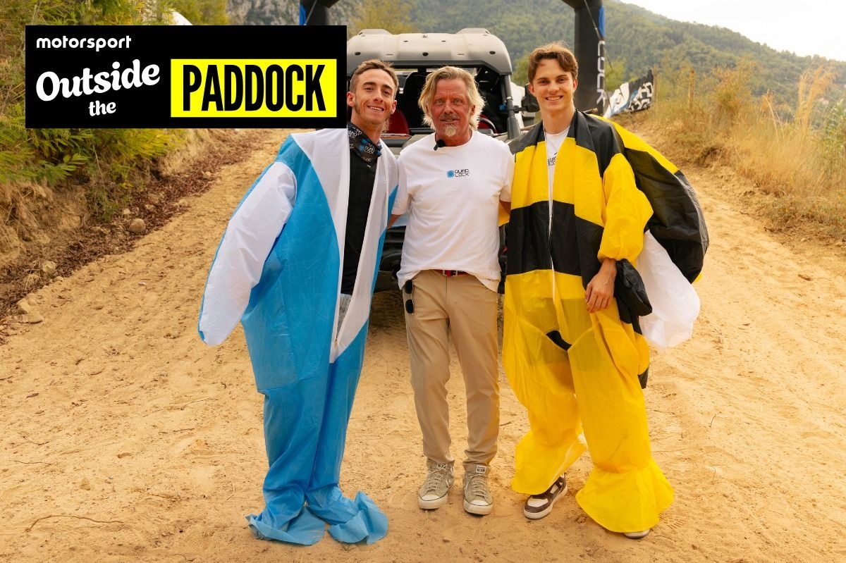 Oscar Piastri de McLaren triomphe sur le gravier lors de l'événement crossover F1 et MotoGP.