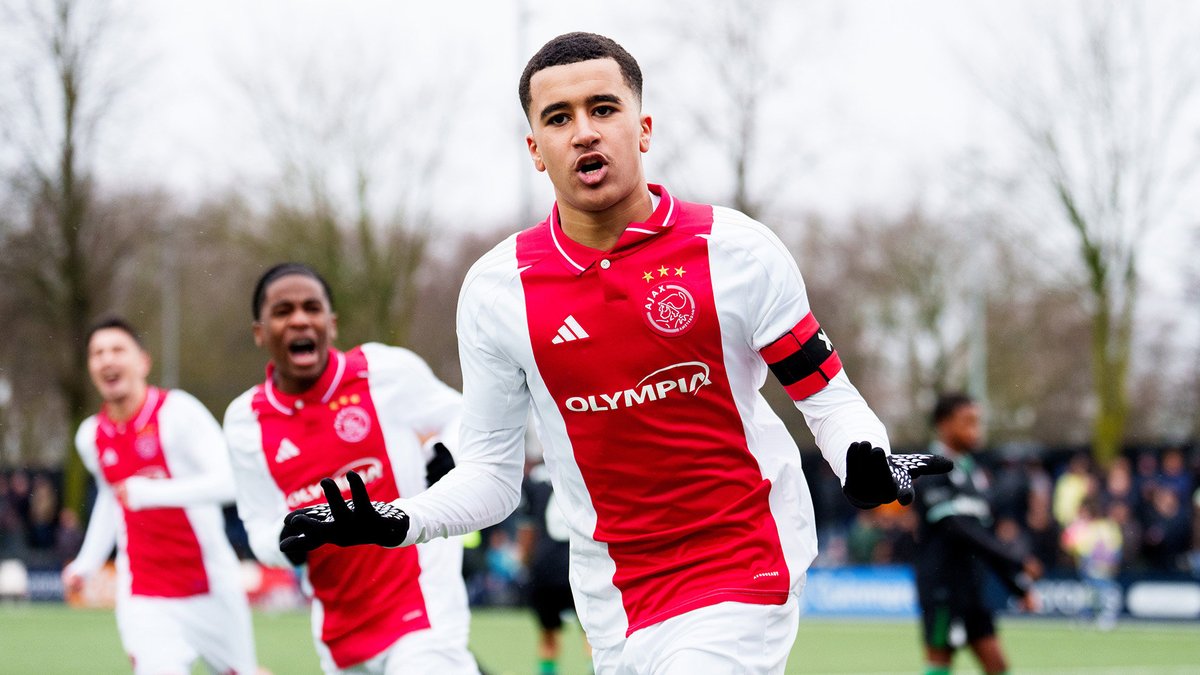 Abdellah Ouazane : le jeune Marocain de 17 ans savoure son superbe but face à l’Atalanta.