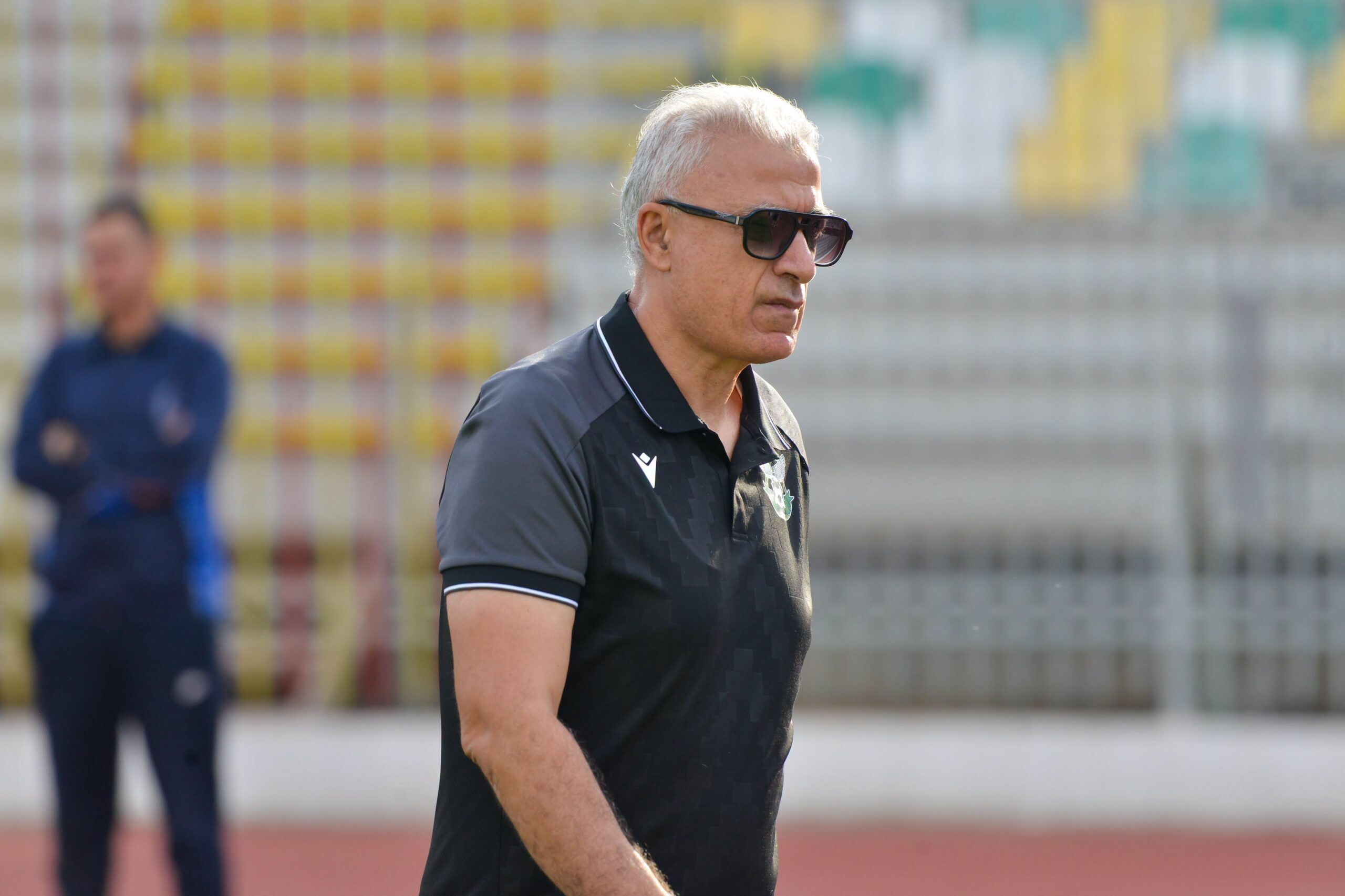 Le CR Belouizdad annonce la résiliation du contrat de l'entraîneur Mounir Kbira.