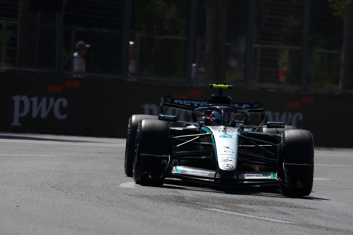 George Russell prend la tête lors de la première séance d'essais libres à Bakou, tandis que Kimi Antonelli rencontre des difficultés avec Mercedes.
