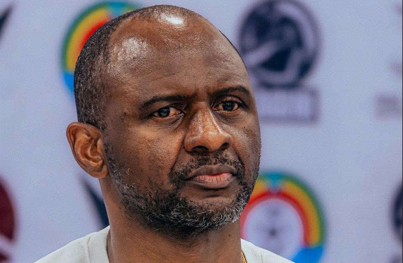 Sénégal : « On compte 22 millions d'entraîneurs », Vieira réagit aux reproches.