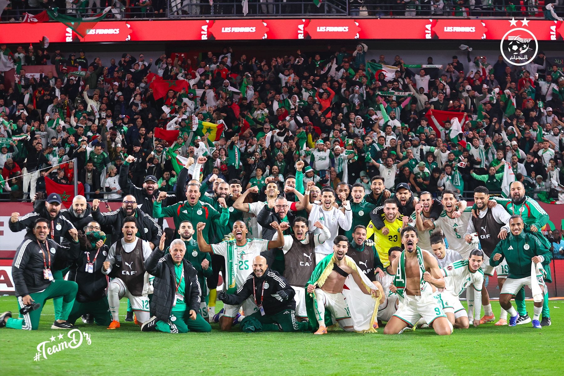Algérie : les premiers joueurs de l'équipe nationale arrivent à Alger (vidéo)
