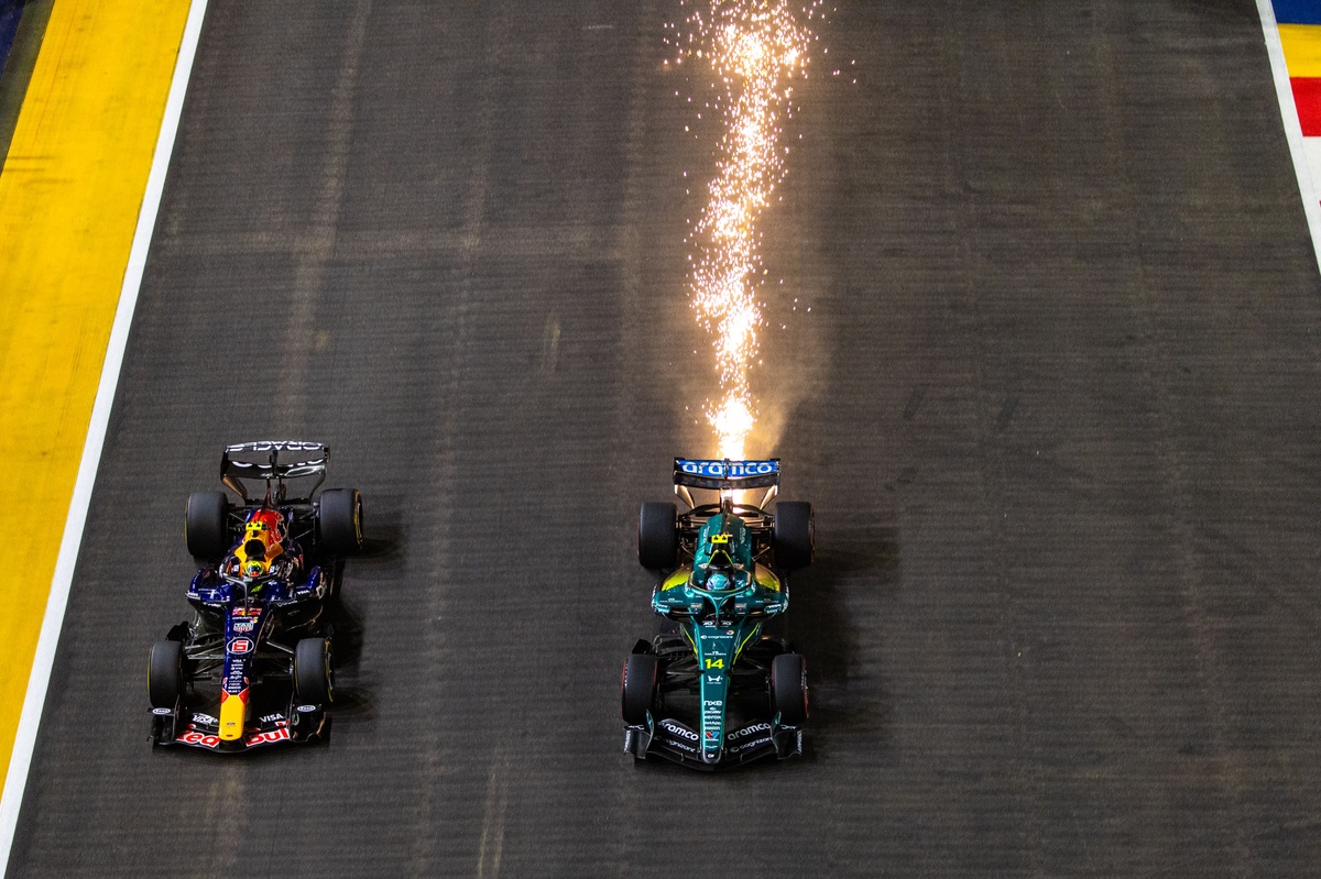 BBC may forfeit its F1 radio broadcasting rights after 32 years, as a competing network contemplates making a bid.