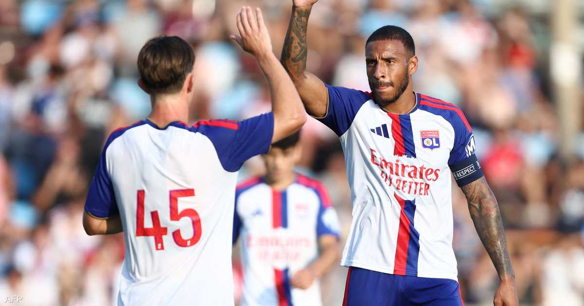 Lyon crée la surprise et prend la tête de la Ligue 1 grâce à sa différence de buts.