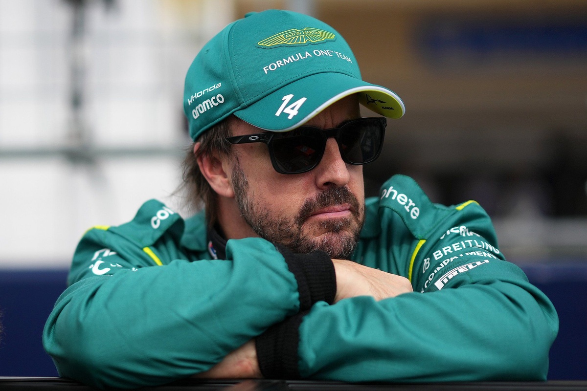 Fernando Alonso criticizes the driving standards observed among the lower half of the F1 grid.