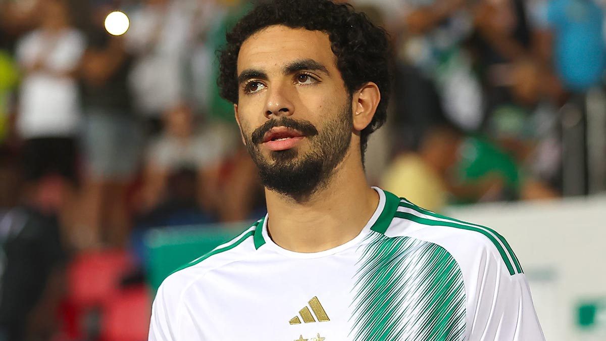 هنداني - آيت نوري: مواجهة خلال مباراة الجزائر وزامبيا