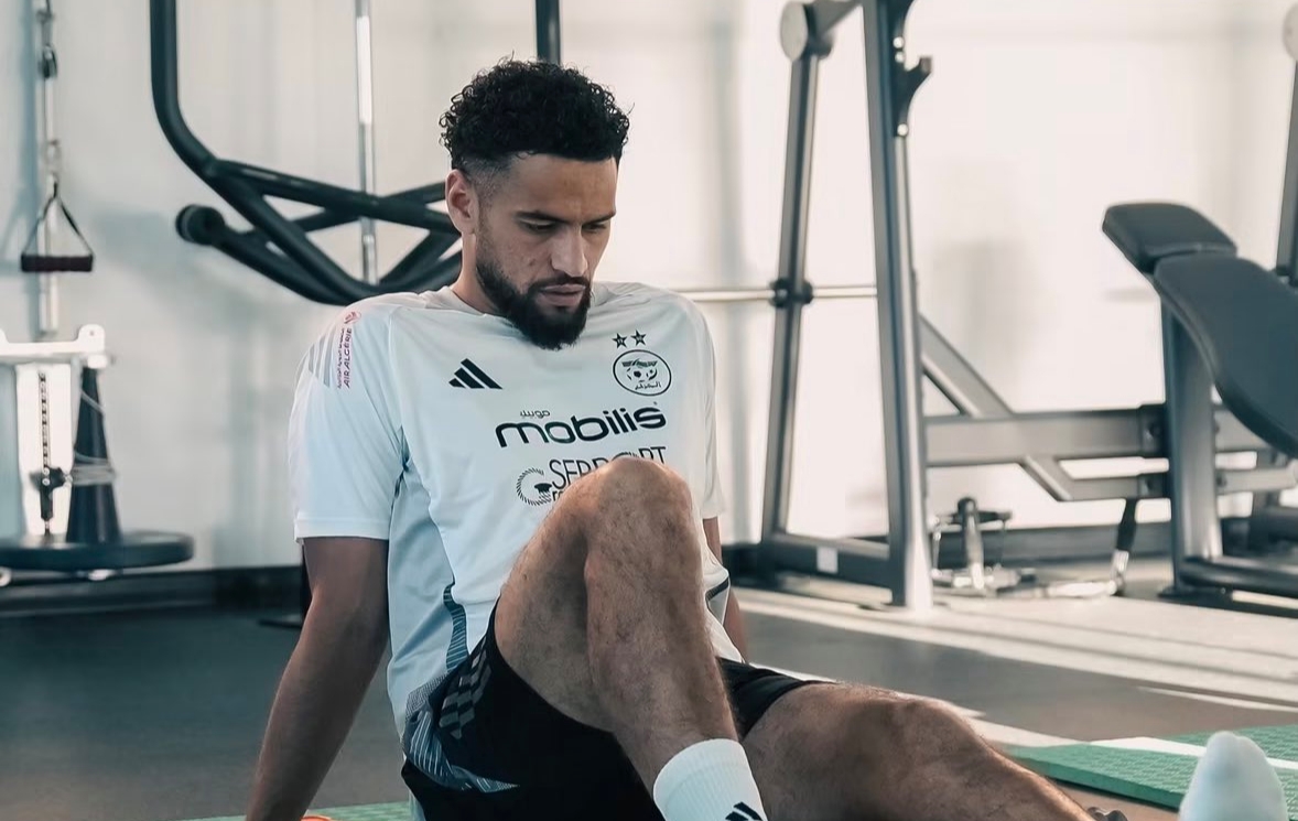 المنتخب الجزائري: أنيس حاج موسى وآدم زرقان ينسحبان من المعسكر بسبب الإصابات.