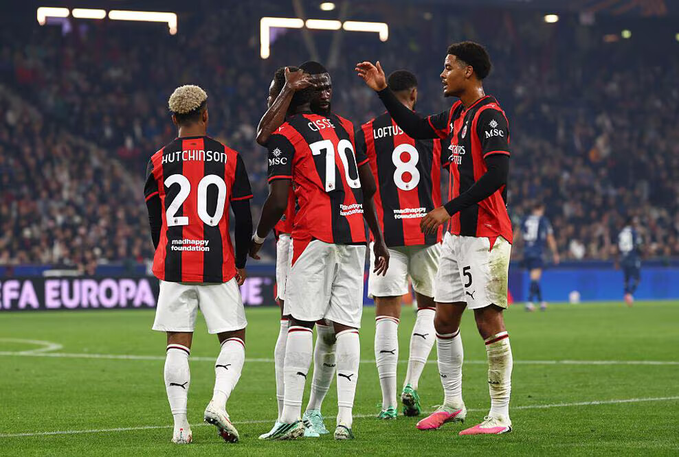 الدوري الأوروبي: ميلان يحقق انتصارًا على سالزبورغ رغم النقص العددي.