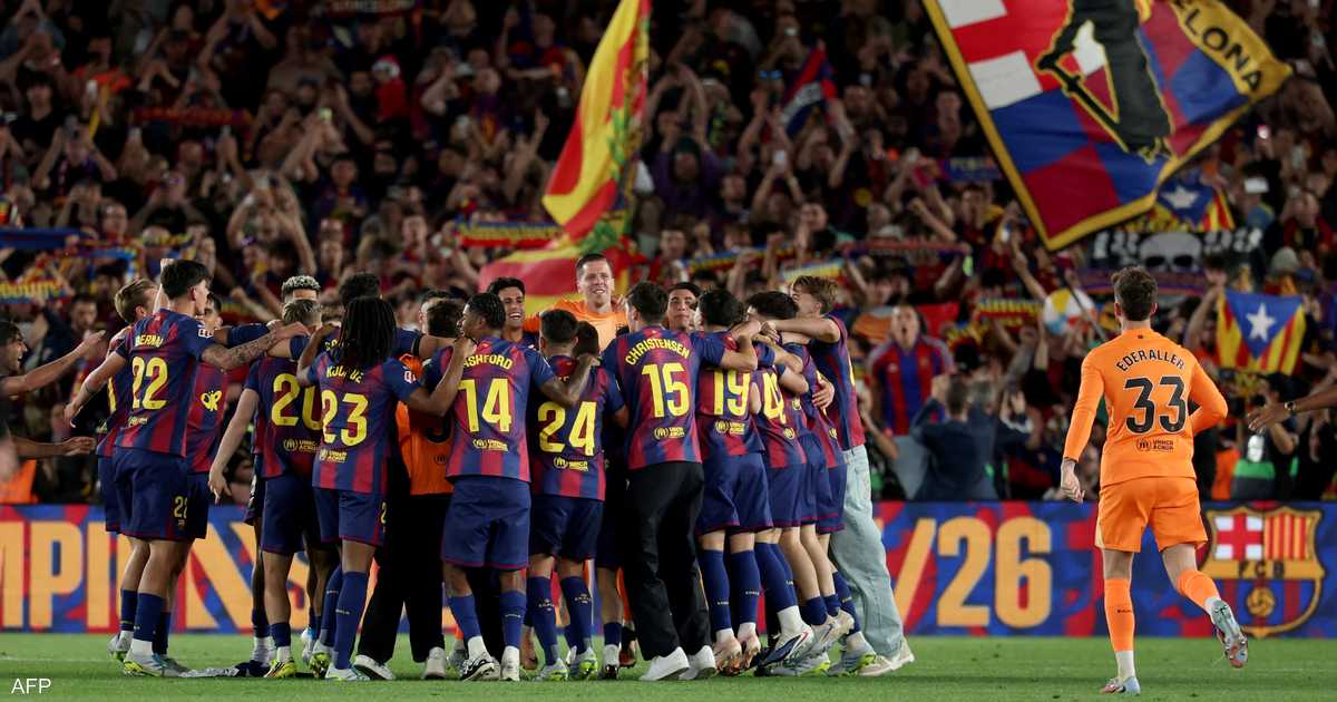Barcelona secures a crushing victory with seven goals and rises alone to the top of La Liga.