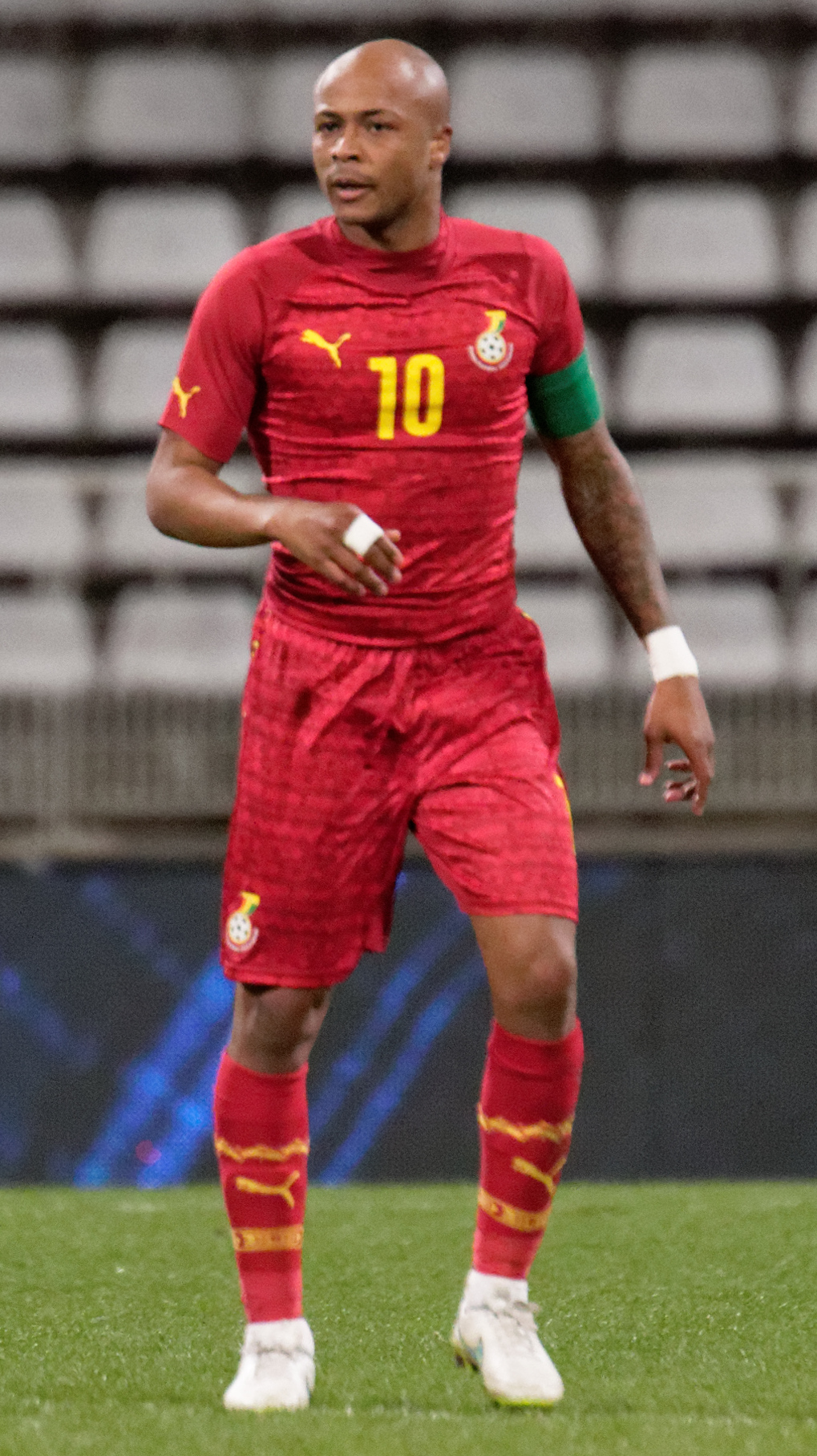 Andre Ayew presents the Black Maidens with financial support before their match against Senegal.