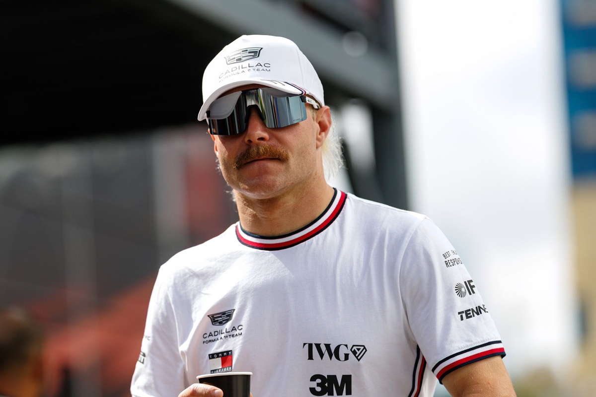 Valtteri Bottas plaisante « Bott-ass est de retour » tandis que les fans ont la possibilité de gagner un casque de charité de Bakou.