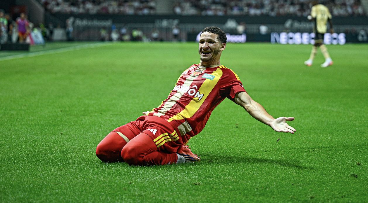 Verts : Adil Bourabaa fait sensation en France !