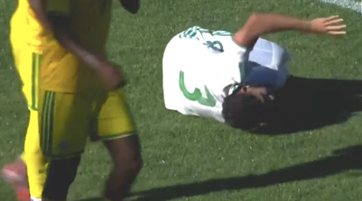 Algeria U23: Anis Ouzenadji stretchered off!